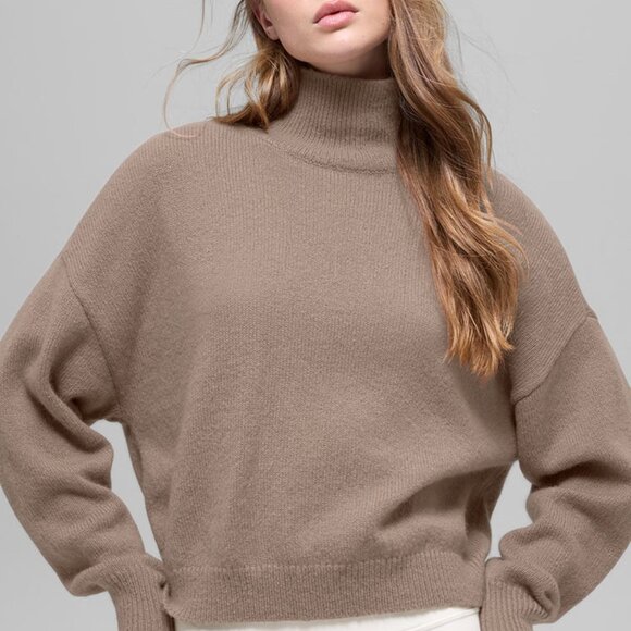 Alo Yoga Cashmere New Class Turtleneck Sweater Chai Latte - Picture 5 of 5